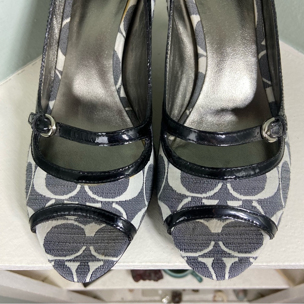 Coach Hayes Peep Open Toe Sz 7.5 Signature Fabric Black Patent Leather Heels - Picture 2 of 12